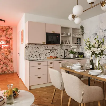 Grodzka Corner By Luvaro Apartmanhotel